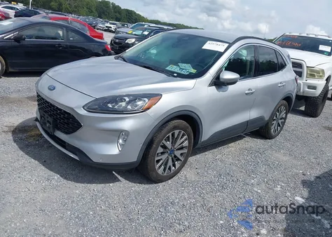 2020 Ford Escape Titanium z USA, uszkodzony, nr VIN 1FMCU9J97LUB17778